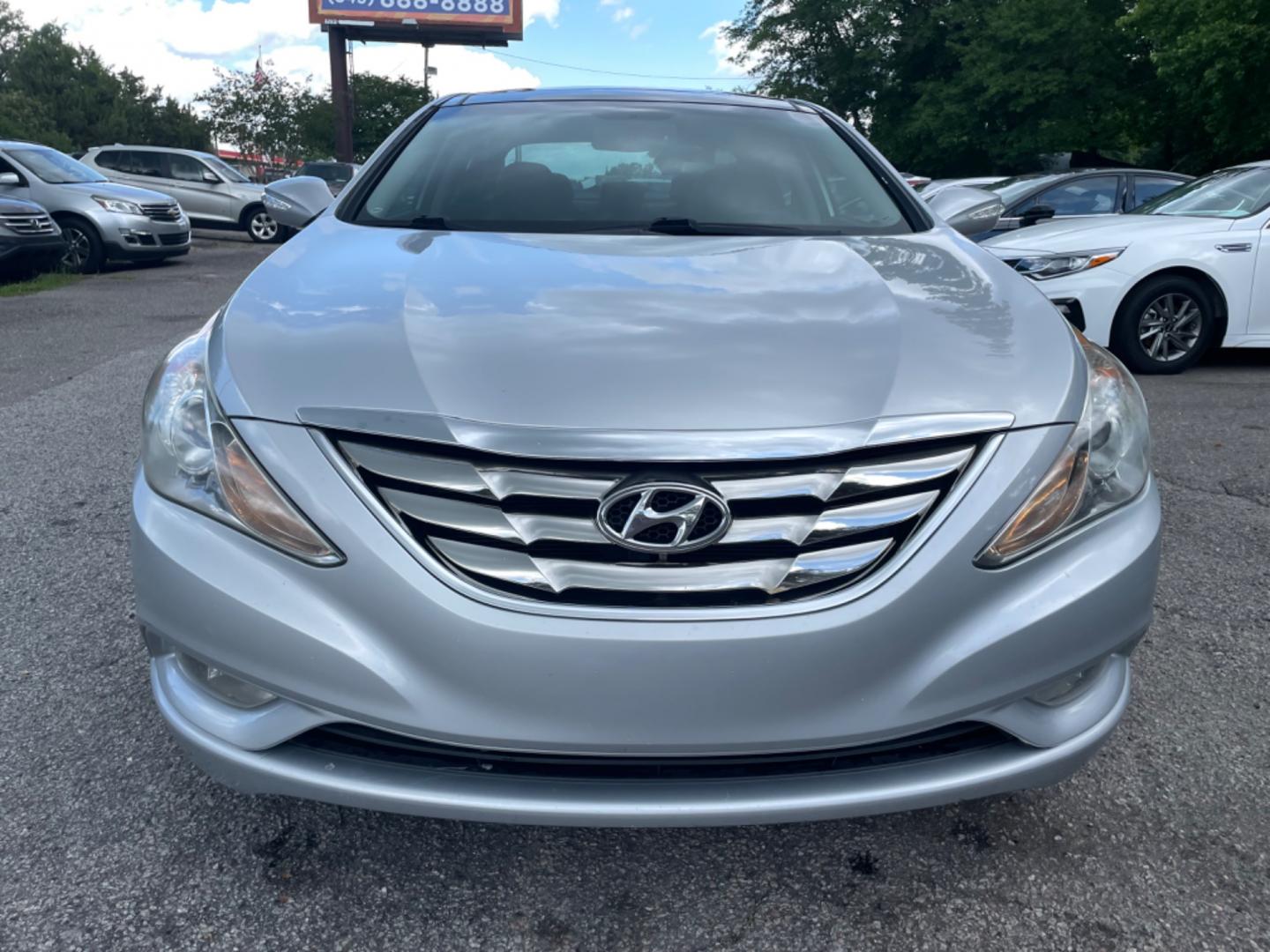 2013 SILVER HYUNDAI SONATA SE (5NPEC4AC6DH) with an 2.4L engine, Automatic transmission, located at 5103 Dorchester Rd., Charleston, SC, 29418-5607, (843) 767-1122, 36.245171, -115.228050 - Clean Interior with Leather, Double Sunroof, Navigation, Backup Camera, CD/AUX/Sat/Bluetooth, Dual Climate Control, Power Everything (windows, locks, seats, mirrors), Heated Seats, Push Button Start, Keyless Entry, Alloy Wheels. Local Trade-in!! Located at New Life Auto Sales! 2023 WINNER for Post - Photo#1